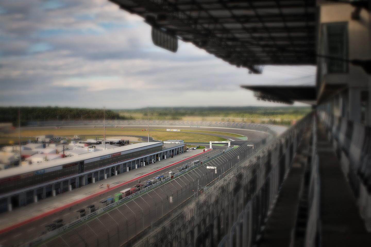 Boxengasse Lausitzring von Tribüne