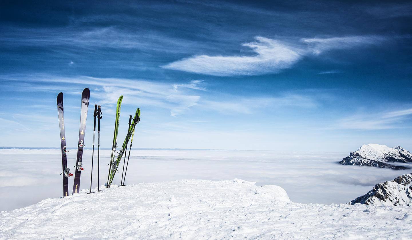 Berg im Chiemgau mit Ski