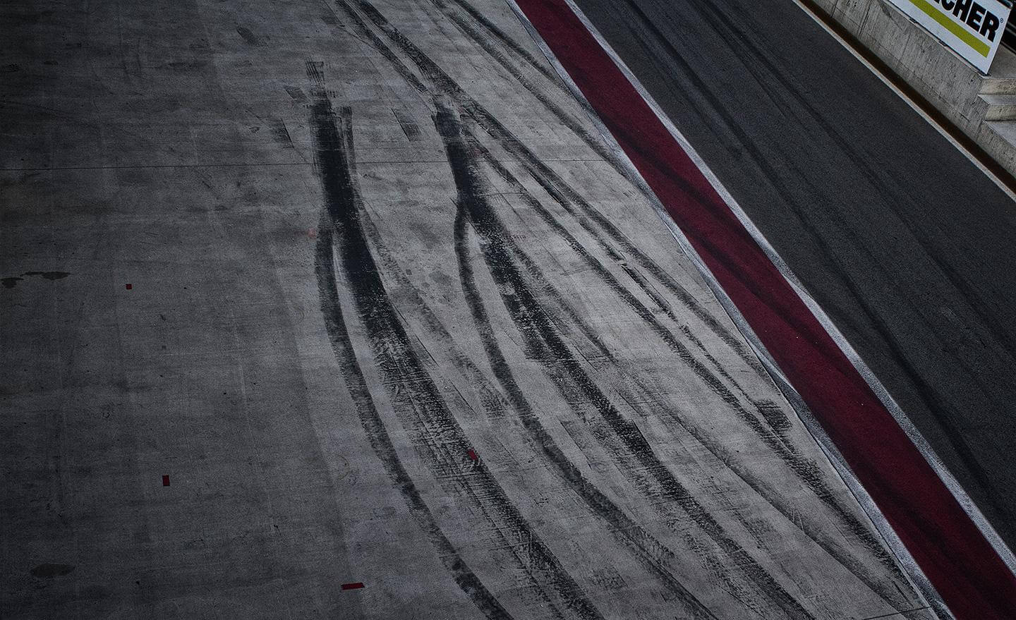 Boxengasse mit Gummistrichen - RedBull Ring