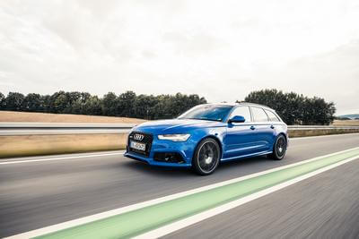 RS6 Performance Avant Car2Car Shooting