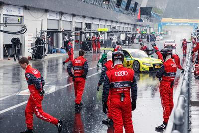 DTM Boxengasse bei Regen