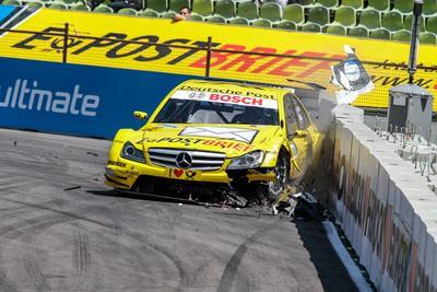 DTM Crash Olympiastadion Strecke