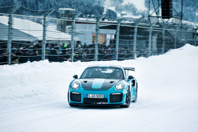 Porsche GT2RS Drift im Schnee
