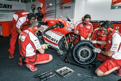 MotoGP Boxengasse am Sachsenring